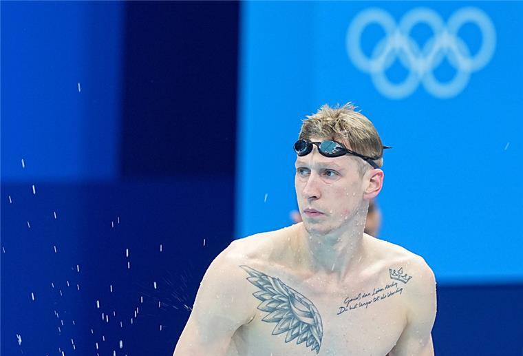 „Unprofessionell“: Wellbrock kritisiert Bremer Schwimmsport-Förderung Florian Wellbrock aus Deutschland steht am Beckenrand.