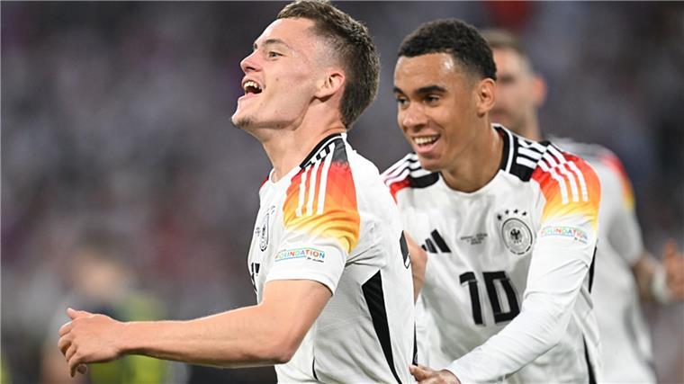 Florian Wirtz (l) und Jamal Musiala prägen derzeit den deutschen Fußball.