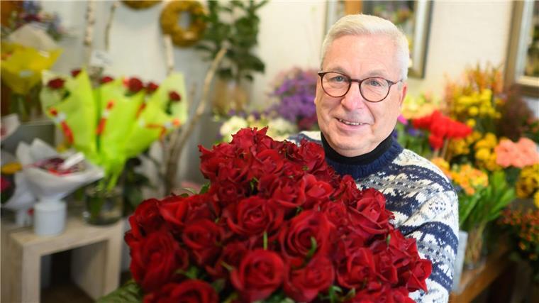 Florist Bernhard Kahlandt schenkt seiner Ehefrau Blumen zum Valentinstag. Sie revanchiere sich eher mit einem schönen Essen, sagt er. 
