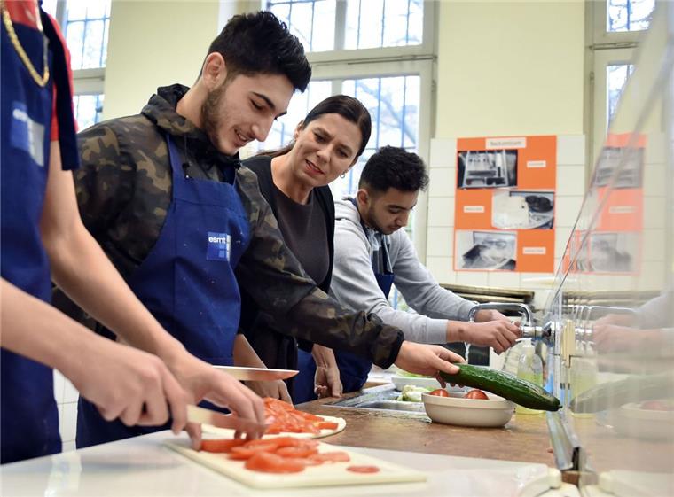 Flüchtlingshilfe in Sittensen wird neu aufgestellt Flüchtlinge sind bei der Integration auf vielerlei Hilfe angewiesen.