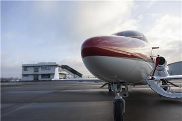 Flughafen im Aufwind: Auf dem Seeflughafen Cuxhaven-Nordholz in Wanhöden hat sich die Zahl der Flugbewegungen seit 2010 mehr als verzehnfacht.  Mitverantwortlich dafür ist die Ansiedlung des Langener  Luftfahrtunternehmens Privateways mit seinen HondaJets.