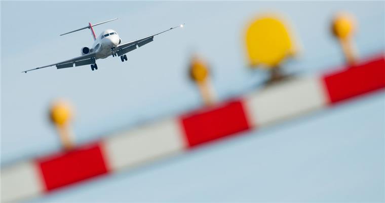 Warnstreiks an Flughäfen in Bremen und Hannover Flugreisende müssen am Dienstag in Bremen und Hannover mit Warnstreiks rechnen.