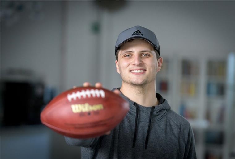 Football ist sein Leben. Davon will der Amerikaner Hunter Moore die Fans der Bremerhaven Seahawks überzeugen.