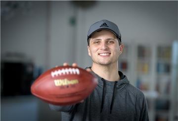Football ist sein Leben. Davon will der Amerikaner Hunter Moore die Fans der Bremerhaven Seahawks überzeugen.