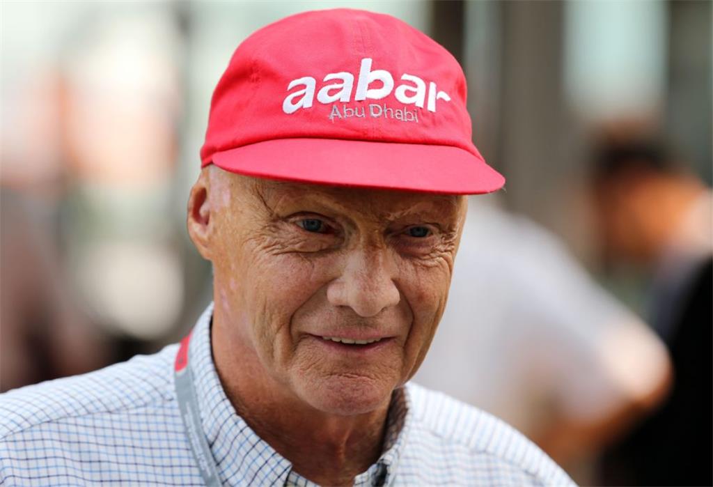 Formel1-Experte Niki Lauda (61) erhielt 2005 eine Niere von Ehefrau Birgit (31)....