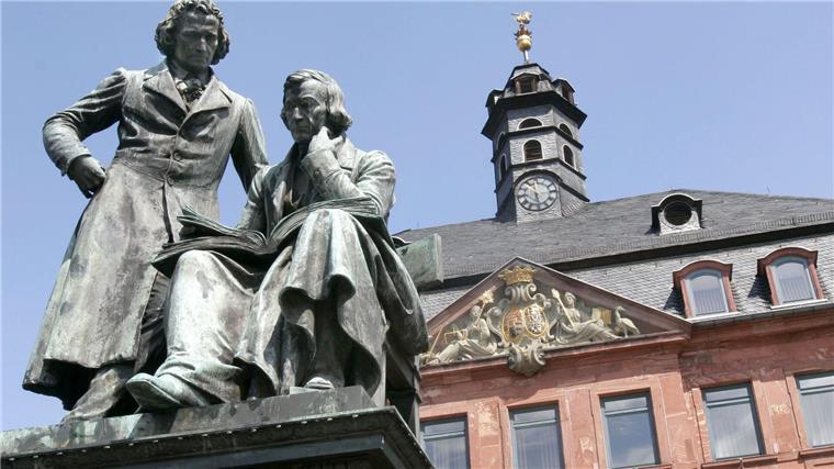 Märchen-Handbibliothek der Brüder Grimm wird digitalisiert Forscher wollen die Märchen-Handbibliothek der Brüder Grimm digitalisieren, um sie öffentlich zugänglich zu machen. (Archivbild)