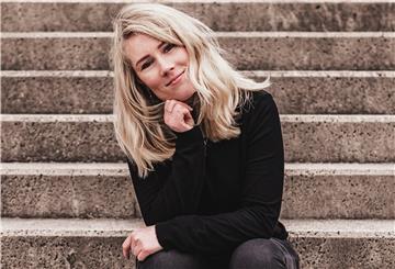 Fotografin Maylin Wied ist glücklich, ihre Ausrüstung hat sich wieder angefunden, ist in Zeven abgegeben worden.