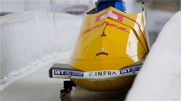 Bob: WM-Gold für Friedrich bei deutschem Dreifacherfolg Francesco Friedrich (vorn) und Alexander Schüller führen zur Halbzeit der Zweierbob-WM in Lake Placid.