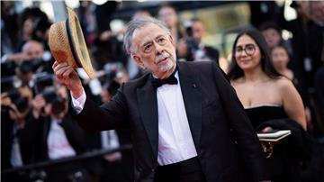 Francis Ford Coppola stellt seinen Film „Megalopolis“ in Cannes vor.