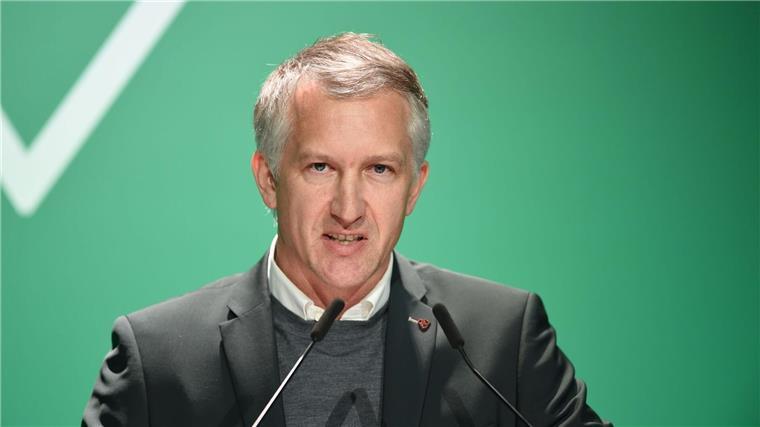 Medien: Ex-Werder-Chef Baumann neuer Schalke-Sportvorstand Frank Baumann arbeitete bis 2024 bei Werder Bremen.