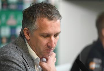Frank Baumann (Foto) und die Werder-Scouts müssen bei der Suche nach neuen Spielern kreativ sein.