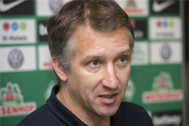 Werder Bremen: Darum schaut sich Frank Baumann beim Asien-Cup um Frank Baumann, Sportchef bei Werder Bremen, schaut sich beim Asien-Cup um.