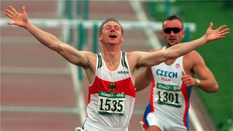 Frank Busemann (l) feierte bei den Olympischen Spielen 1996 seinen größten Erfolg.