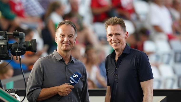 Frank Busemann (r) arbeitet unter anderem als TV-Experte für die ARD.