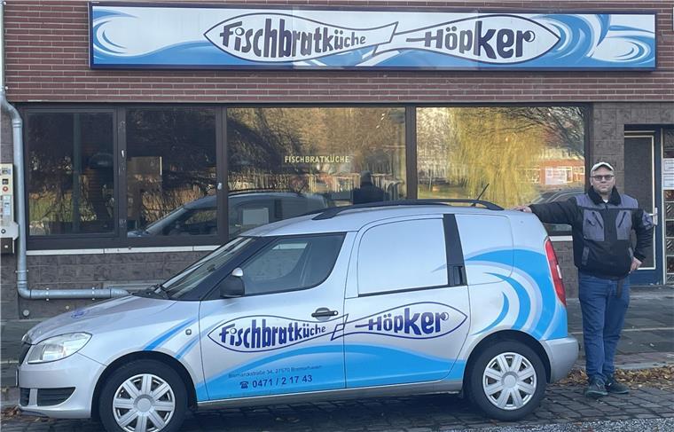 Fischbratküche Höpker - Ab heute in neuem Glanz!! Frank Höpker am Firmenwagen