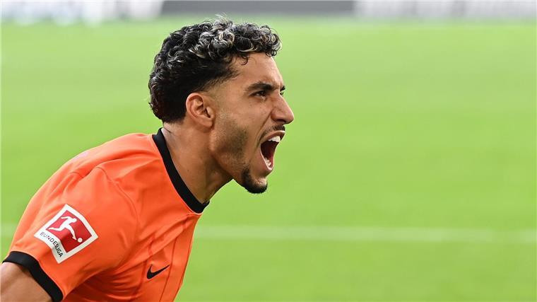 Frankfurt-Trainer über Jubelgeste: „Fand ich nicht gut“ Frankfurts Held: Stürmer Omar Marmoush schoss zwei Tore gegen seinen Ex-Club VfL Wolfsburg.