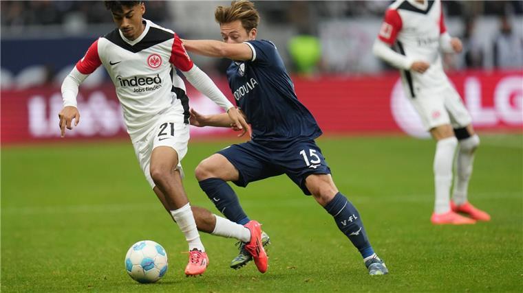 Eintracht-Profi Brown: Erst Traumerfüllung, dann Wettsieger? Frankfurts Nathaniel Brown (l) gelang gegen den VfL Bochum ein perfektes Startelf-Debüt für die Eintracht in der Bundesliga.