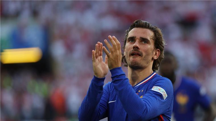 Duell mit französischen Spaniern und spanischen Franzosen Frankreichs Antoine Griezmann freut sich auf das EM-Halbfinale gegen die Spanier.