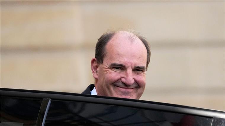 Ex-Premierminister weist Olympia-Fans Weg in Pariser Metro Frankreichs Ex-Premier Jean Castex hilft bei Olympia als Wegweiser in der Metro mit.