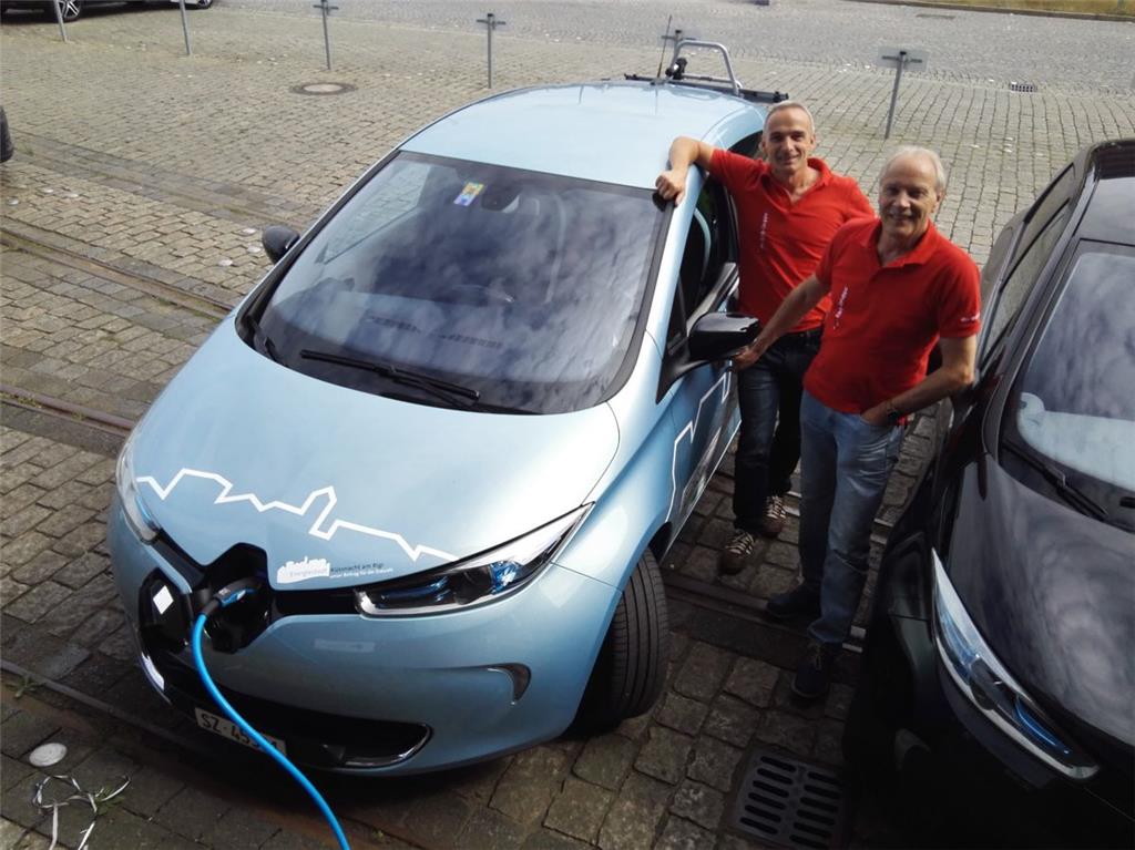 Franz Blum und Franz Siedler (von links) sind mit dem Autozug aus Luzern in der ...