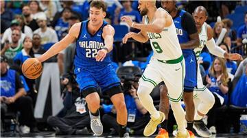 Franz Wagner bestreitet mit den Orlando Magic ein NBA-Spiel in seiner Heimatstadt Berlin.