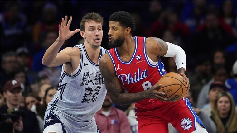 Schwaches zweites Viertel kostet Wagner-Brüdern den Sieg Franz Wagner (l.) und die Orlando Magic unterlagen Paul Georges Philadelphia 76ers nach einem schwachen zweiten Viertel.