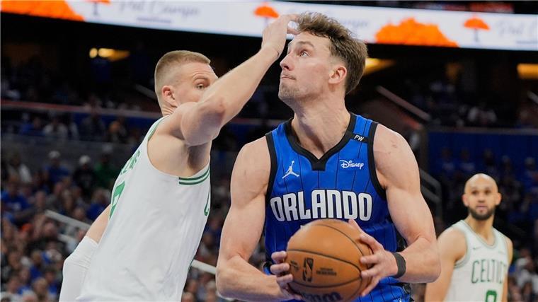 Franz Wagner (rechts) führte die Orlando Magic mit 32 Punkten zum Sieg gegen die Boston Celtics.