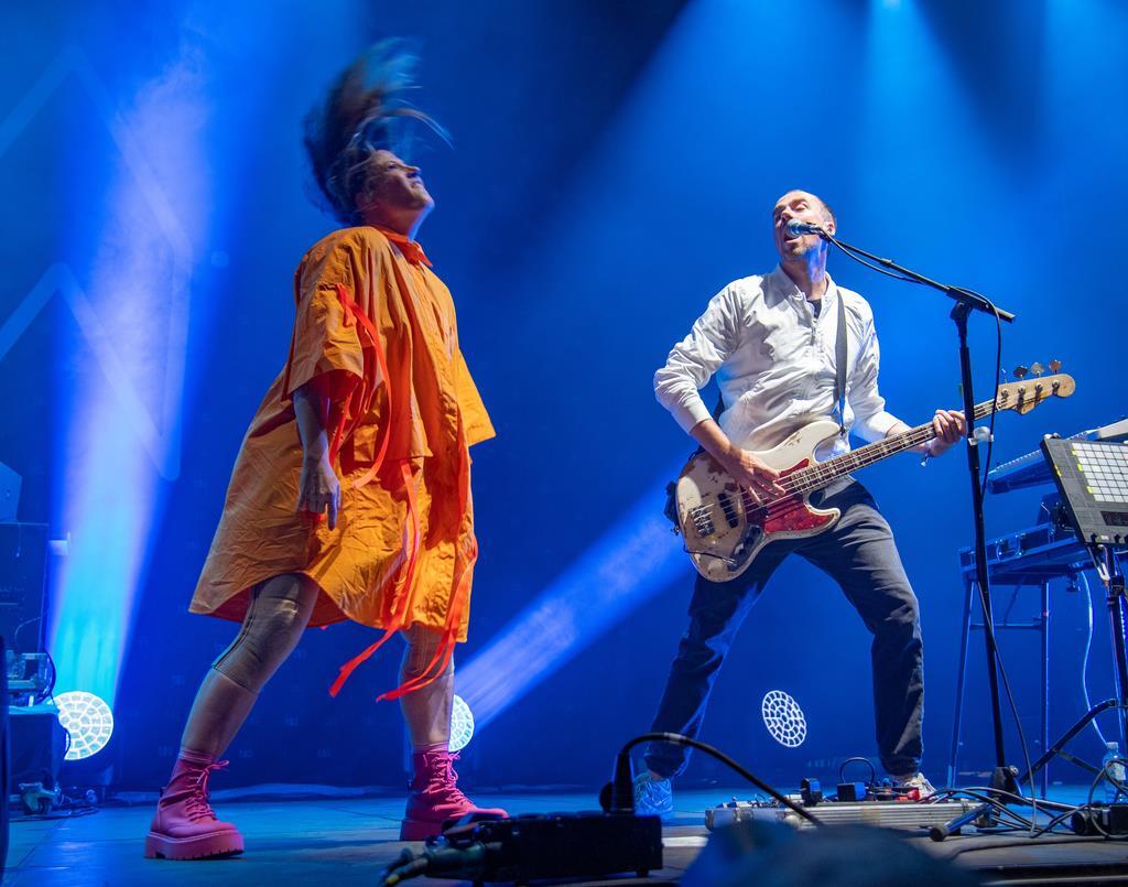 Frauenpower mit der Band Mia. im Deichbrand-Palastzelt.