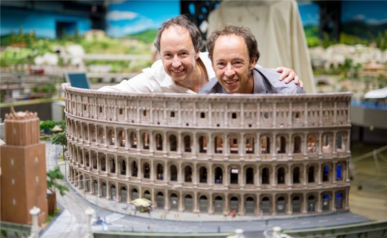 Diese Attraktionen lässt das Miniatur Wunderland hinter sich Frederik (rechts) und Gerrit Braun dürfen sich über den ersten Platz der deutschlandweiten Touristenattraktionen freuen.