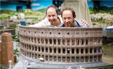 Frederik (rechts) und Gerrit Braun dürfen sich über den ersten Platz der deutschlandweiten Touristenattraktionen freuen. 