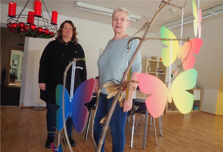 Zwei Frauen aus der Hospizpflege.