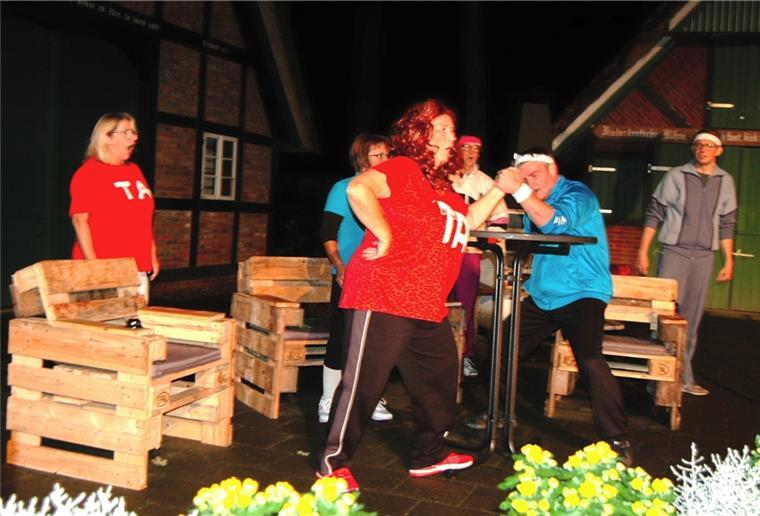 Freilichttheater in Sittensen: Premierenpublikum ist begeistert Zu sehen ist eine Szene aus dem Theaterstück