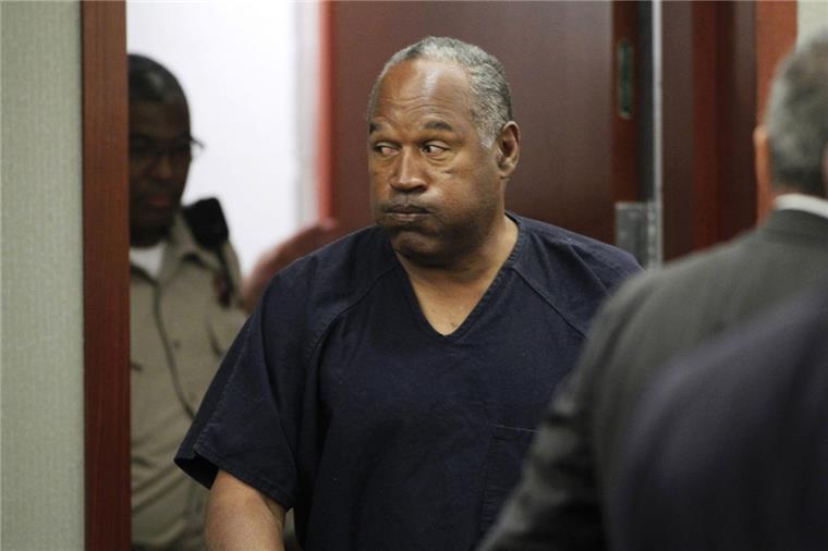 Polizei: Angeblich Messer auf Ex-Grundstück von O.J. Simpson gefunden Freispruch vor 20 Jahren: Jetzt untersucht die Polizei ein Messer, dass angeblich im Garten von O.J. Simpson gefunden worden ist. Mit dem soll er seine damalige Ex-Frau und deren Freund mit Messertischen getötet haben.