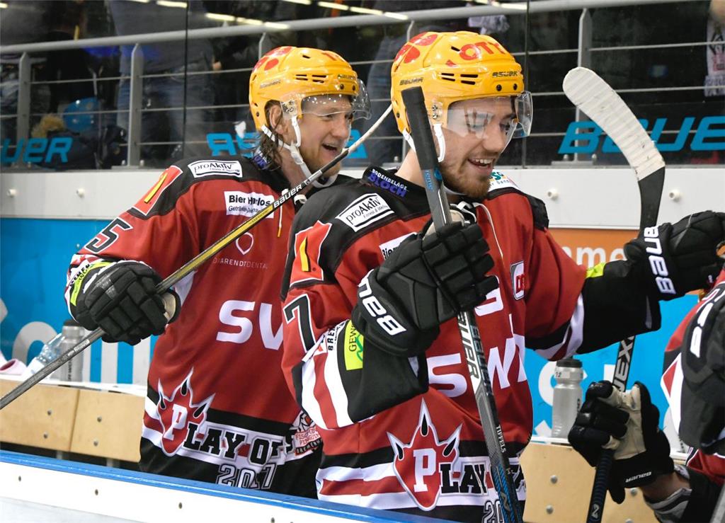 Freude bei Mike Moore (links) und Dominik Tiffels.