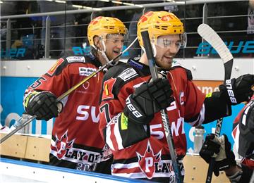 Freude bei Mike Moore (links) und Dominik Tiffels.