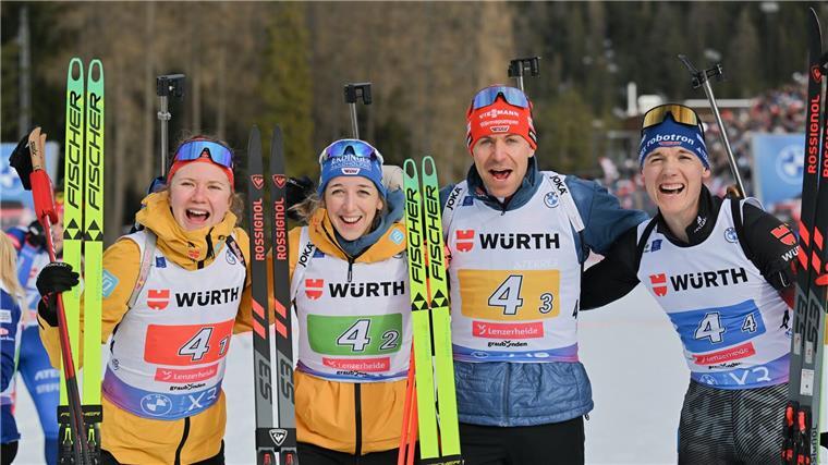 Mit letzter Kraft ins Ziel: Biathleten feiern WM-Bronze Freudentaumel beim deutschen Team: Bronze in der Mixedstaffel.