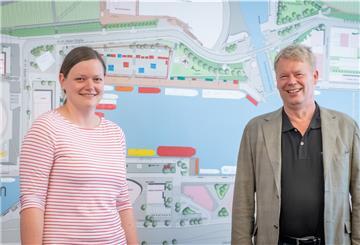 Freuen ich auf die Maritimen Tage vom 11. bis 15. August: Katharina Zickler und Erlebnis-Gescha¨ftsfu¨hrer Dr. Ralf Meyer.
