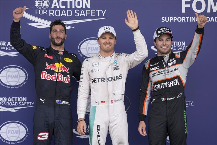 Freuen sich auf das morgige Rennen:  Nico Rosberg  (Mitte), Daniel Ricciardo (links) und  Sergio Perez.