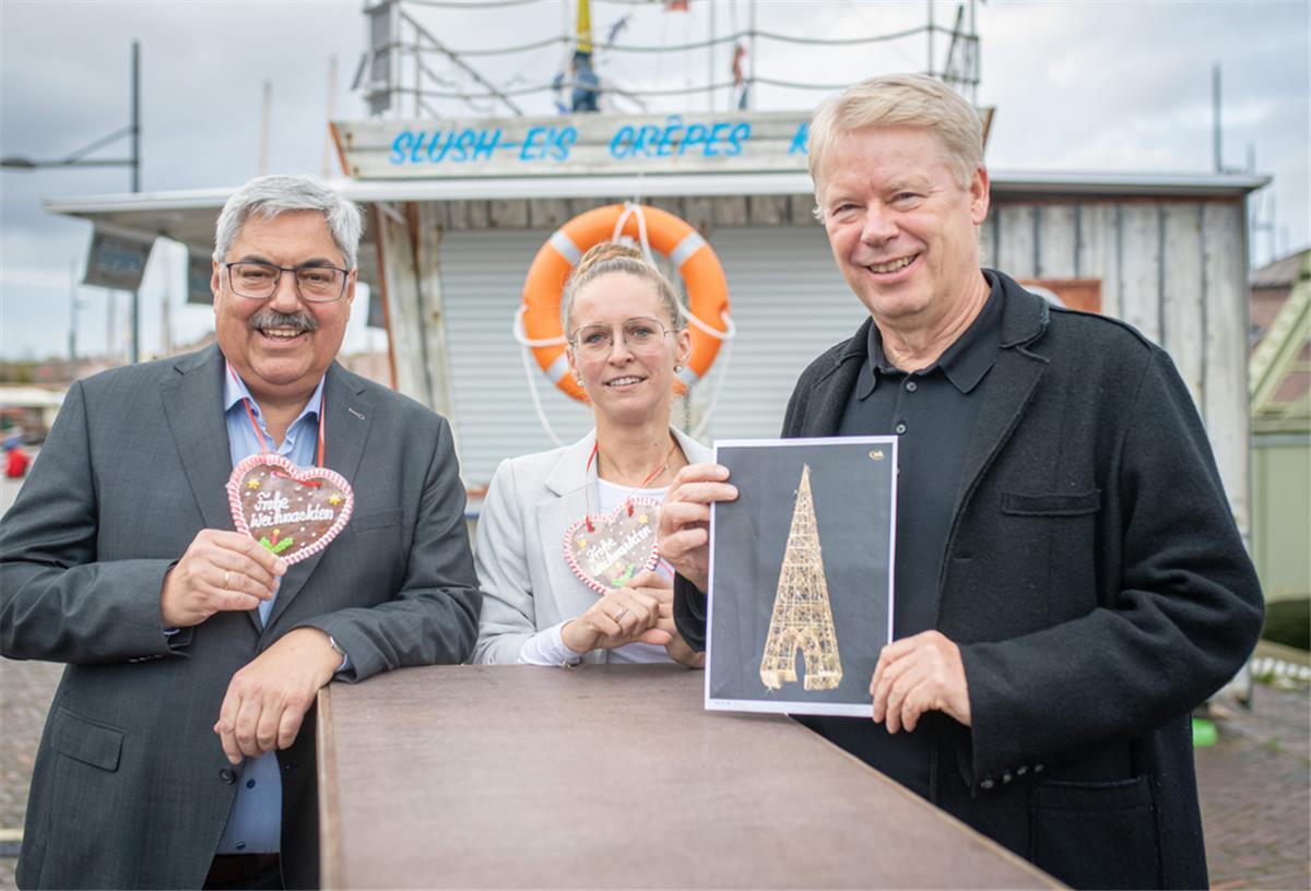 Das erwartet die Besucher auf dem Weihnachtsmarkt in Bremerhaven Oberbürgermeister Melf Grantz, Schaustellerin Alexandra Ausborn und Erlebnis-Geschäftsführer Ralf Meyer