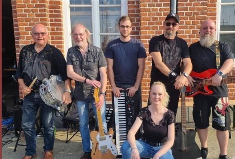 Freuen sich auf Ihren Auftritt in der AltePost-Bühne: die Bremerhavener Coverband Rockport.
