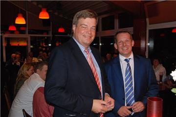 Freuen sich über das gute Wahlergebnis: Die CDU-Spitzenpolitiker Enak Ferlemann (links) und Thiemo Röhler.