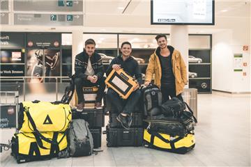 Freuen sich über den Erfolg ihres Films in der Heimat (von links): Dennis Vogt, Michael Ginzburg und Tim David Müller-Zitzke.