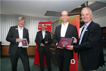 Freuen sich über vollen Empfang (von links): Peter Klett, Matthias Büsing, Axel Siemsen und Bernd Meenzen.  