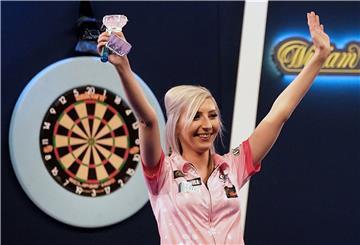 Freut sich richtig auf das Spiel gegen Peter Wright: Fallon Sherrock.