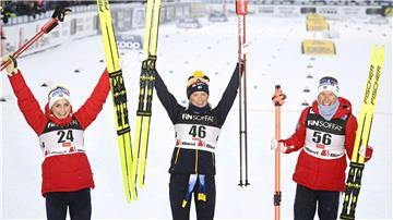 Frida Karlsson (M) triumphiert zum Auftakt in die neue Langlauf-Weltcup-Saison.