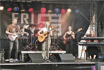 Friday5pm spielen am Sonntag beim Rock Cyclus in Bremerhaven-Lehe.