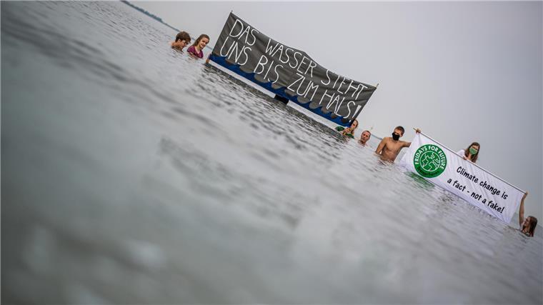Rot-Grün-Rot beschließt milliardenschweres Klimapaket Fridays For Future-Aktivisten aus Bremerhaven machen auf die Klimakrise aufmerksam. (Symbolbild)