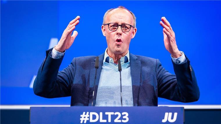 Merz fordert Muslime zur Anerkennung Israels auf Friedrich Merz, CDU-Bundesvorsitzender und Fraktionsvorsitzender der CDU/CSU-Fraktion, spricht auf dem 75. Deutschlandtag der Jungen Union.