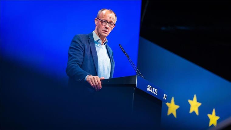 Friedrich Merz, CDU-Bundesvorsitzender und Fraktionsvorsitzender der CDU/CSU-Fraktion, spricht auf dem 75. Deutschlandtag der Jungen Union.