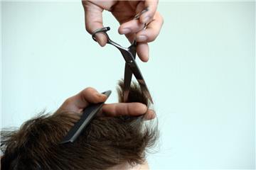 Friseure bekommen mehr Geld.